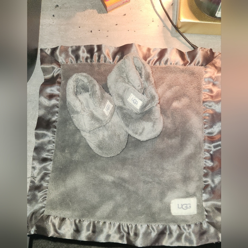 UGG Gray Baby Booties and Blanket Set. Size 4/5